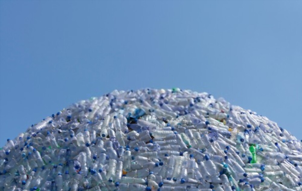 Botol Plastik PET Transparan Banyak Diincar Industri Daur Ulang